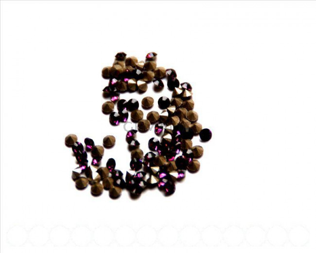 SWAROVSKI. Xilion Chatons 4mm. Amethyst