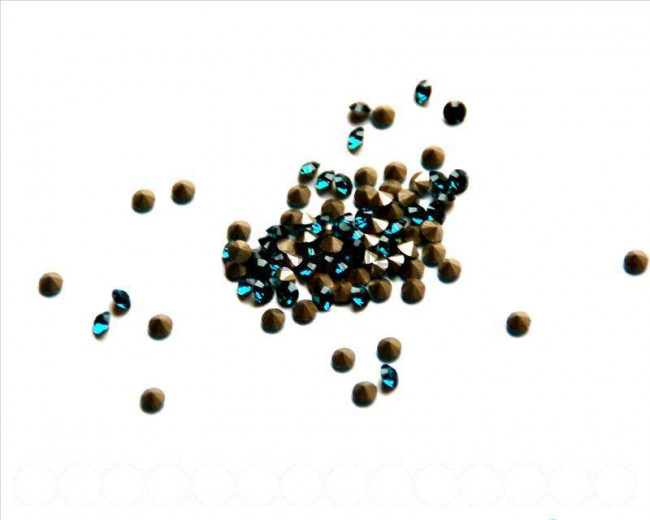 SWAROVSKI. Xilion Chatons 3mm. Indicolite
