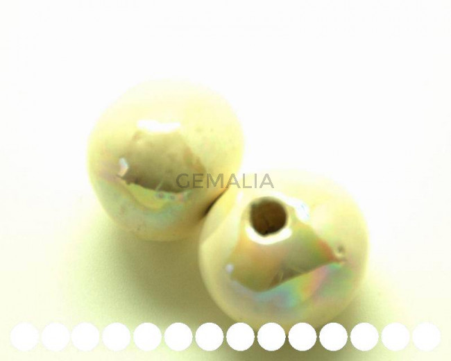 Ceramica. Bola 26mm. crema irisado. Int.4,5-5mm