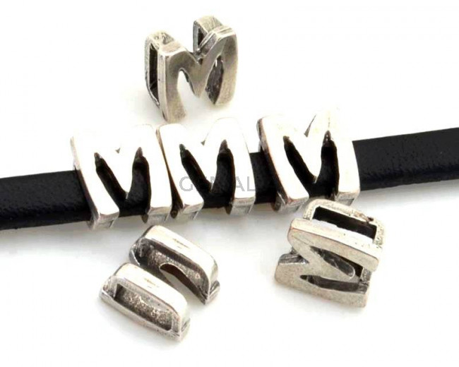 Letra Zamak "M". 9,5mm. Plateado. Int.6x2,5mm