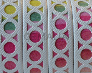 Tira fantasia sintetica. Plano 12x1,5mm. Blanco-multicolor. Calidad Superior