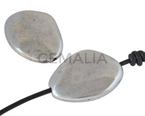 Pepita irregular de Zamak. 35x27mm. Plateado. Int.1,8mm