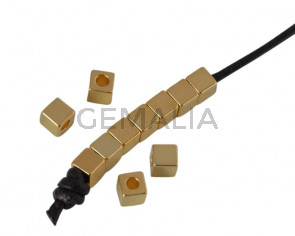 Entrepieza de laton. Cubo 3x3mm. Dorado. Int.1,5mm