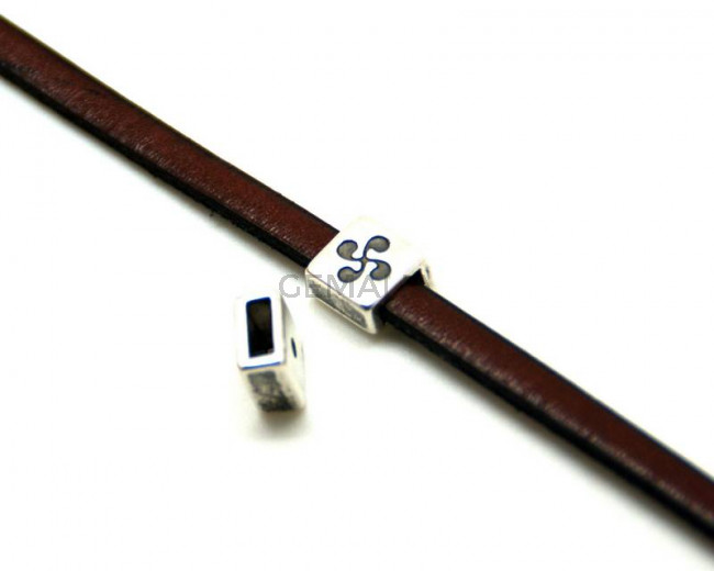 Zamak. Square. 9mm. Silver color. Inn.6x2mm.