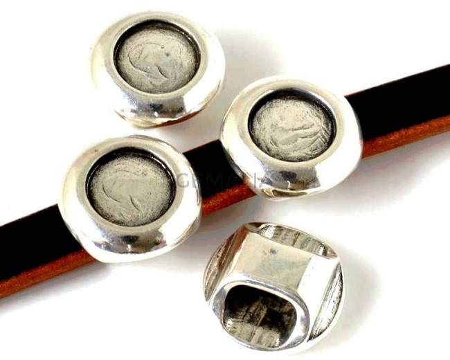 Zamak. Coin. 20mm. No Stone. Inn.12mm. Silver. Inn.10x5mm.