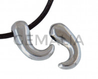 Zamak horn pendant. 21x7mm. Silver. Inn.3mm
